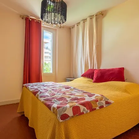 Tatil Evi Large House With Garden Near The Sea