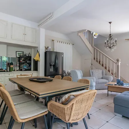 Large House With Garden Near The Sea *