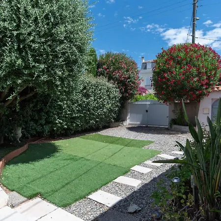 Large House With Garden Near The Sea Сasa de vacaciones *