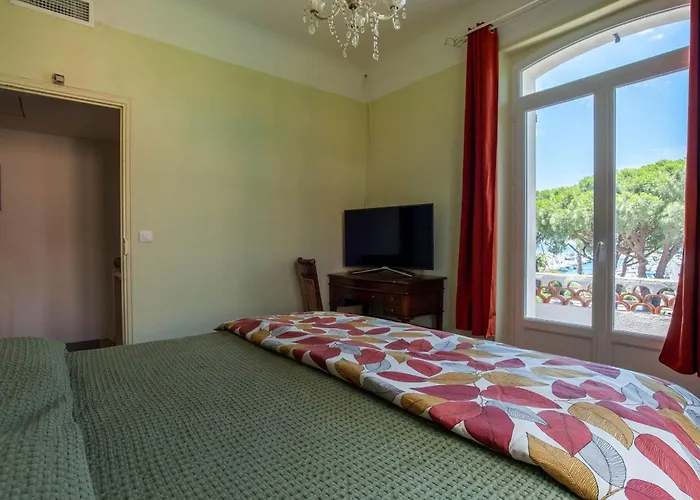 Large House With Garden Near The Sea *