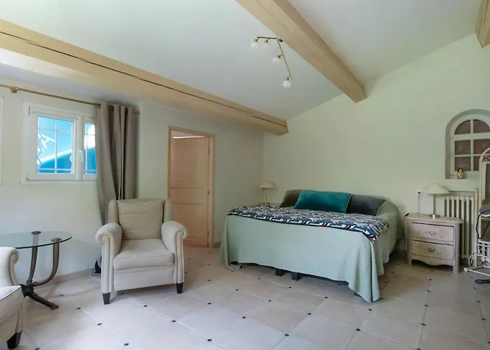 Large House With Garden Near The Sea Сasa de vacaciones *