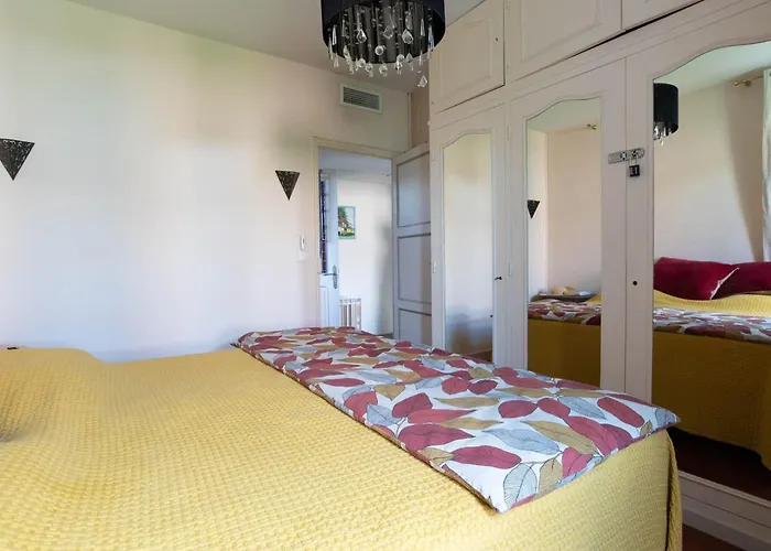 Large House With Garden Near The Sea Сasa de vacaciones