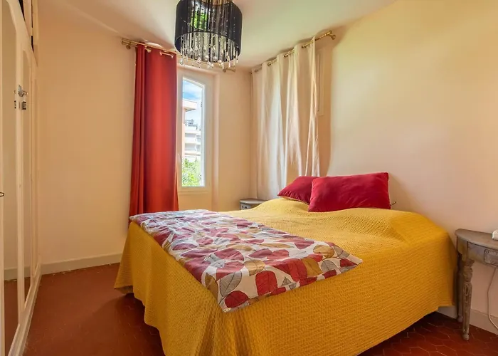 Сasa de vacaciones Large House With Garden Near The Sea