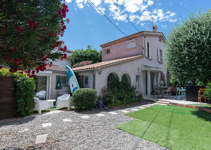 Large House With Garden Near The Sea Сasa de vacaciones