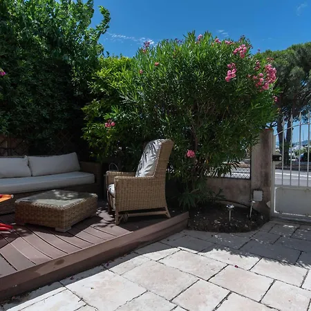 Large House With Garden Near The Sea Vakantiehuis Saint-Raphaël