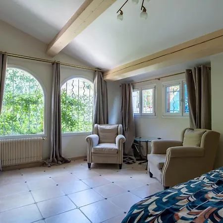 Large House With Garden Near The Sea