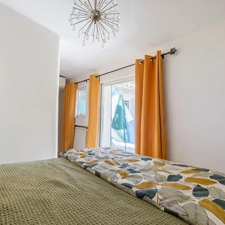 Large House With Garden Near The Sea Сен-Рафаэль