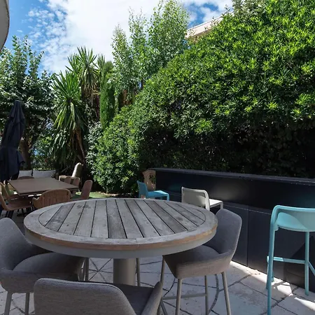 Large House With Garden Near The Sea