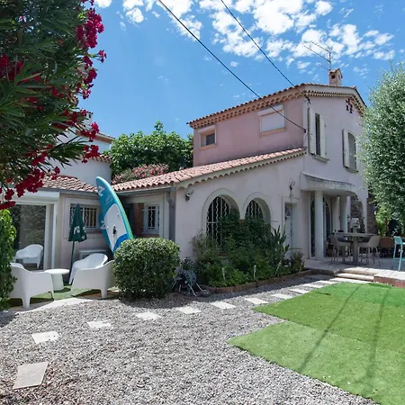 Large House With Garden Near The Sea Nyaraló