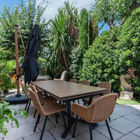 Vakantiehuis Large House With Garden Near The Sea *