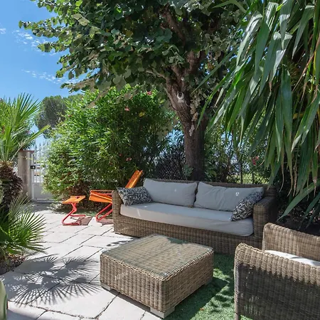 Large House With Garden Near The Sea Vakantiehuis Saint-Raphaël