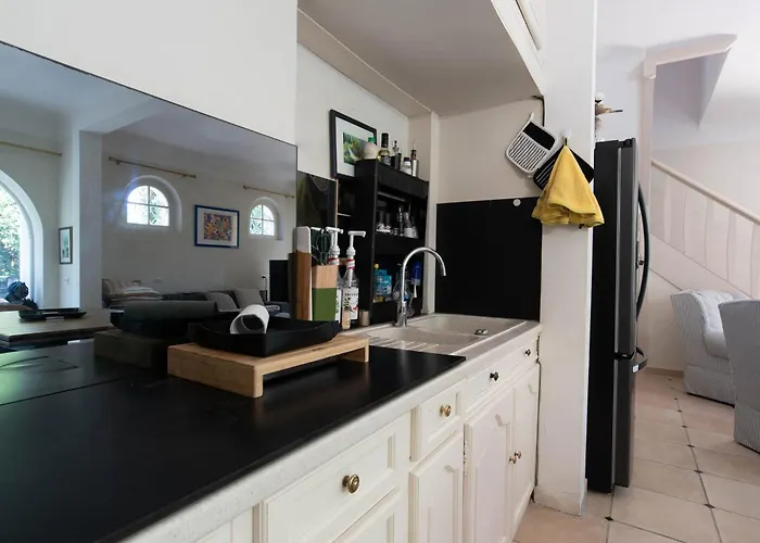 Large House With Garden Near The Sea