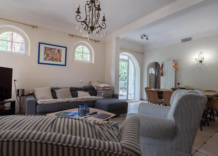 Large House With Garden Near The Sea * Saint-Raphaël