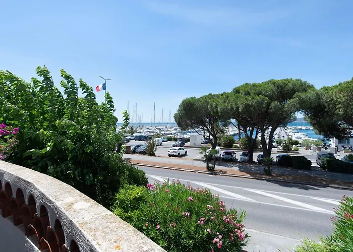 Nyaraló Large House With Garden Near The Sea