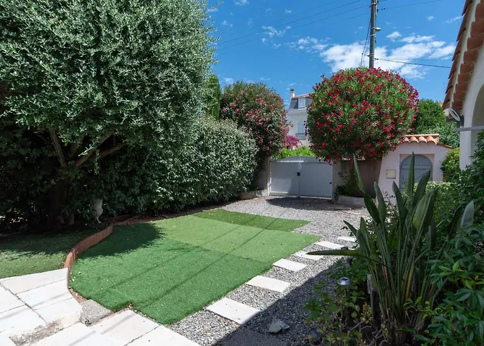 Large House With Garden Near The Sea 別荘 *