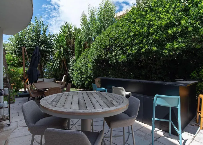 Large House With Garden Near The Sea